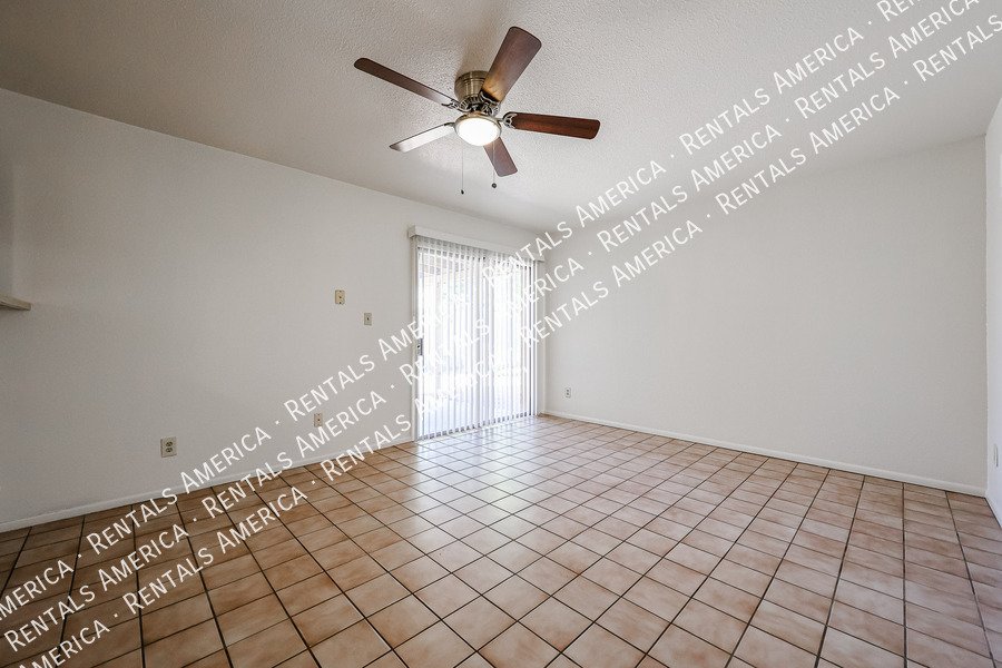 Available! 3 bed 2 bath Nice Yard Tempe property image