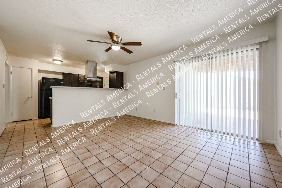 Available! 3 bed 2 bath Nice Yard Tempe property image