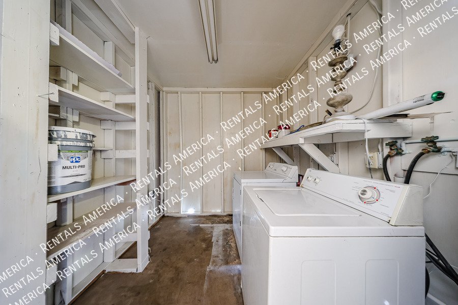 Available! 3 bed 2 bath Nice Yard Tempe property image