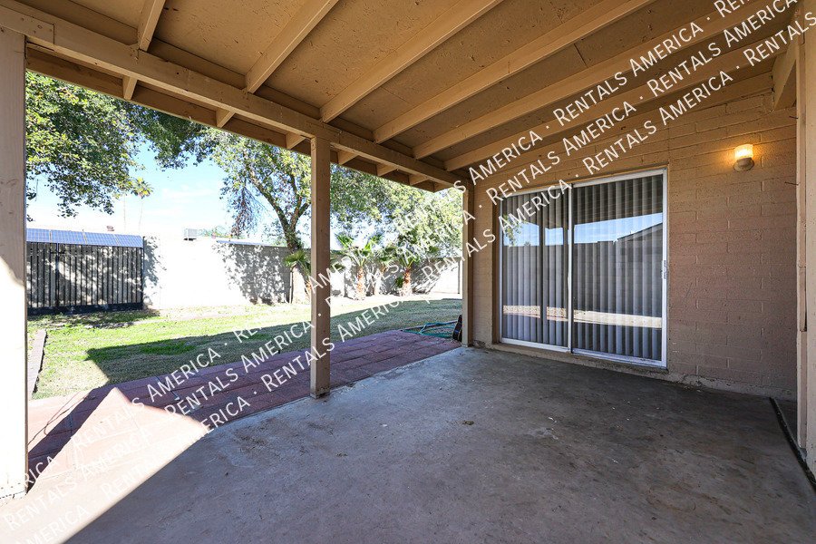 Available! 3 bed 2 bath Nice Yard Tempe property image