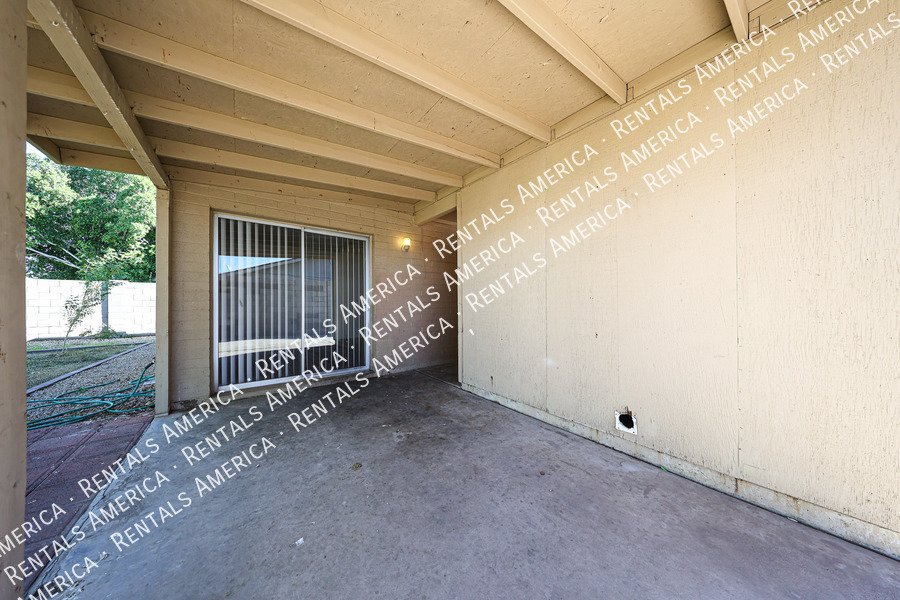 Available! 3 bed 2 bath Nice Yard Tempe property image