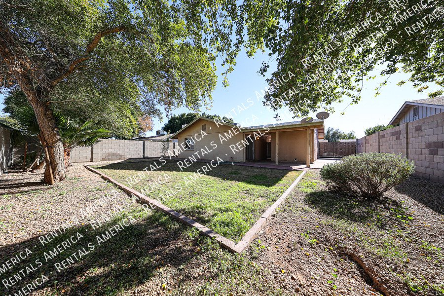 Available! 3 bed 2 bath Nice Yard Tempe property image