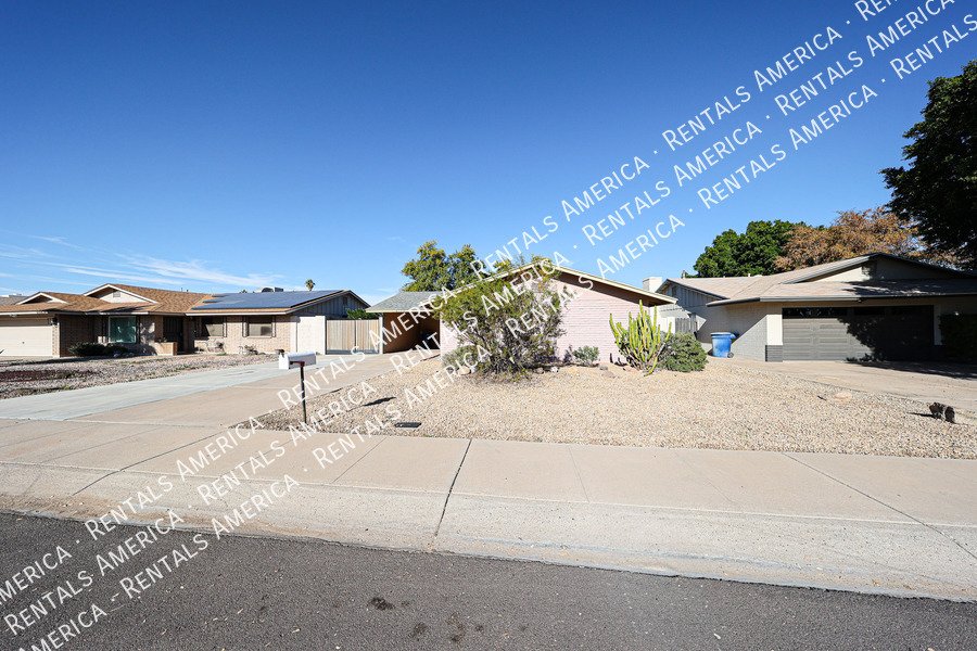 Available! 3 bed 2 bath Nice Yard Tempe property image