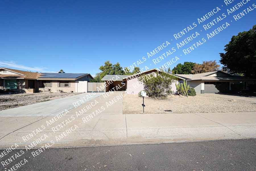 Available! 3 bed 2 bath Nice Yard Tempe property image