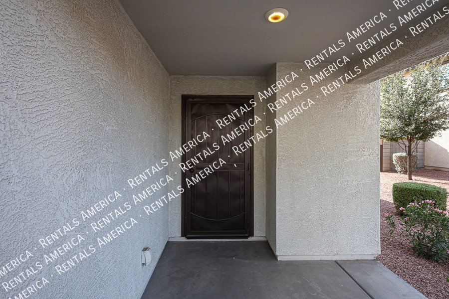 you wont want to miss out on this 3 bed/2.5 Bath home in Chandler! property image