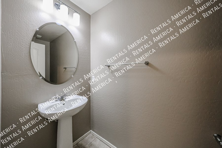 you wont want to miss out on this 3 bed/2.5 Bath home in Chandler! property image