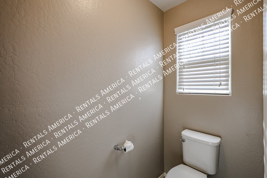 you wont want to miss out on this 3 bed/2.5 Bath home in Chandler! property image