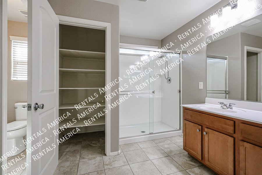 you wont want to miss out on this 3 bed/2.5 Bath home in Chandler! property image