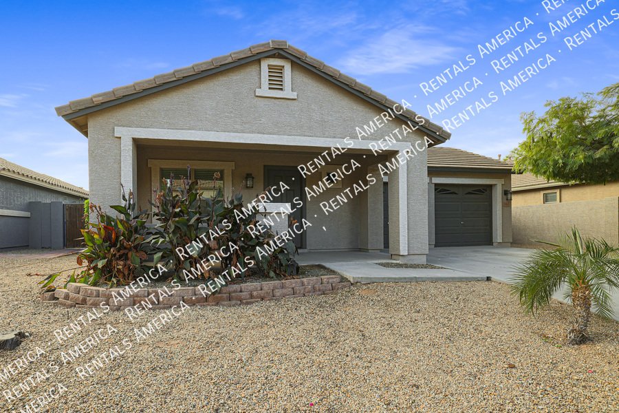 Move in Ready ~ Gilbert 3/2 with Office/Den ~ New Carpet! property image