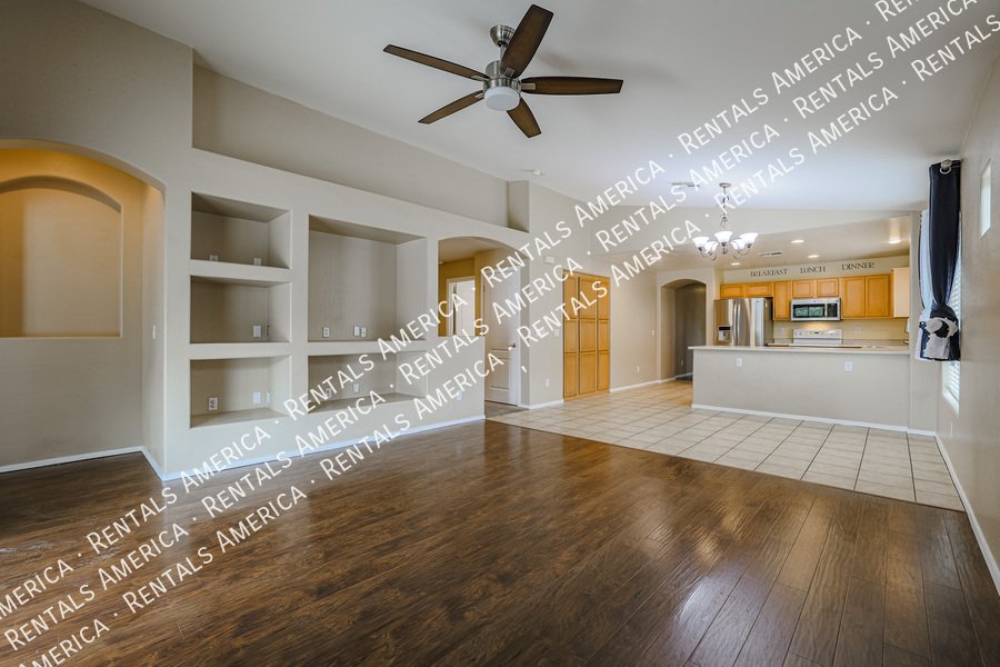 Move in Ready ~ Gilbert 3/2 with Office/Den ~ New Carpet! property image