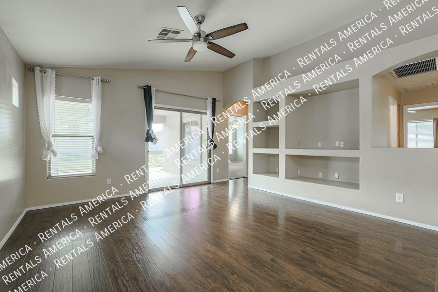 Move in Ready ~ Gilbert 3/2 with Office/Den ~ New Carpet! property image