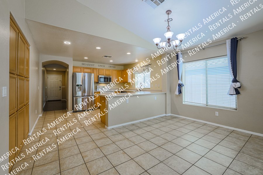 Move in Ready ~ Gilbert 3/2 with Office/Den ~ New Carpet! property image