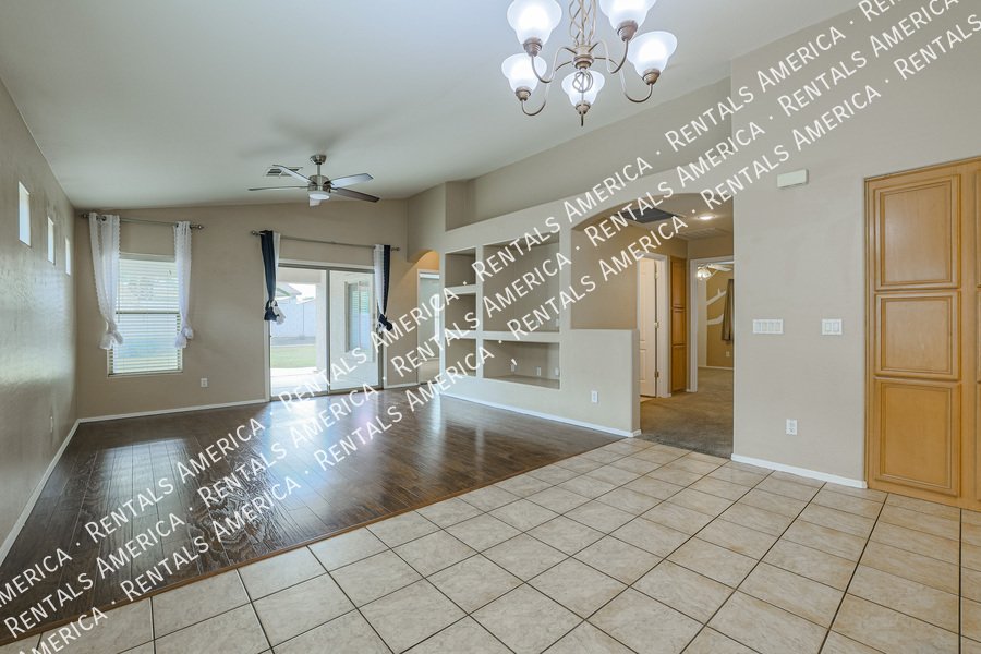 Move in Ready ~ Gilbert 3/2 with Office/Den ~ New Carpet! property image