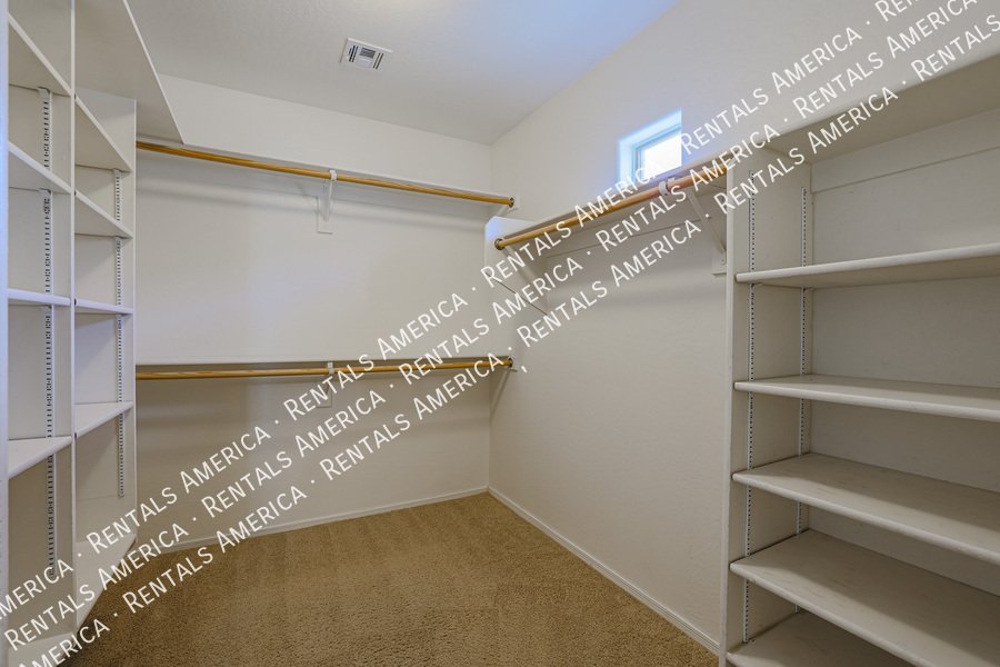 Move in Ready ~ Gilbert 3/2 with Office/Den ~ New Carpet! property image