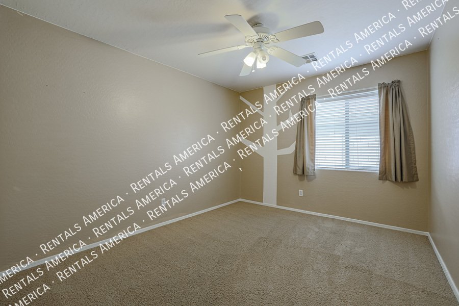 Move in Ready ~ Gilbert 3/2 with Office/Den ~ New Carpet! property image
