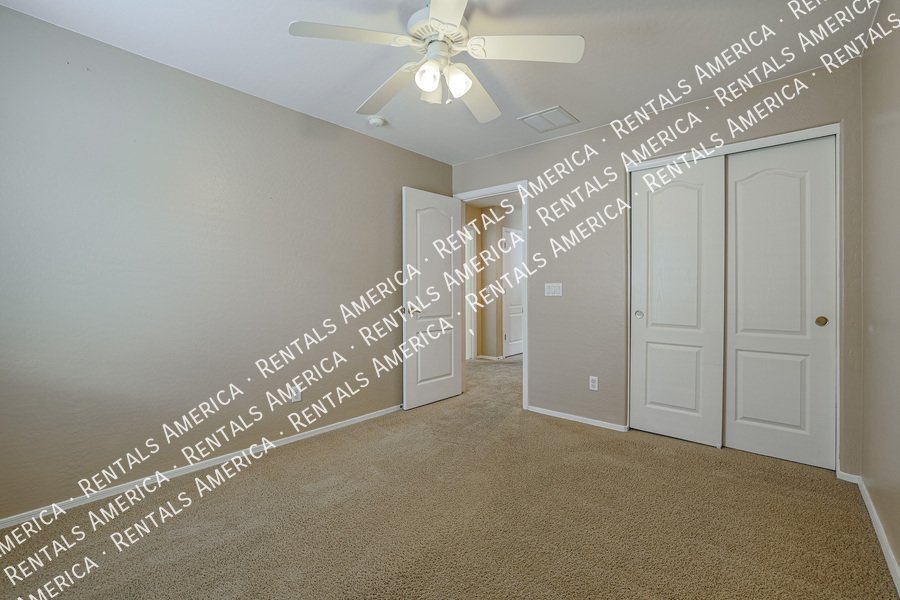 Move in Ready ~ Gilbert 3/2 with Office/Den ~ New Carpet! property image
