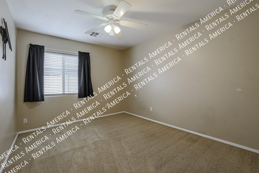 Move in Ready ~ Gilbert 3/2 with Office/Den ~ New Carpet! property image