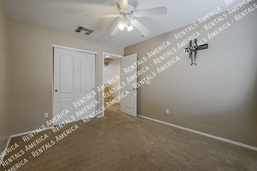 Move in Ready ~ Gilbert 3/2 with Office/Den ~ New Carpet! property image