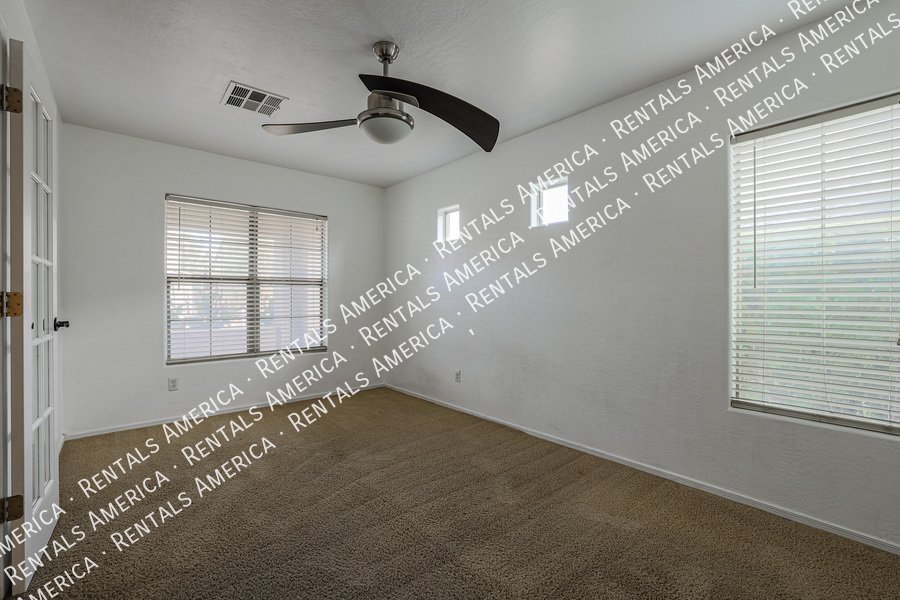 Move in Ready ~ Gilbert 3/2 with Office/Den ~ New Carpet! property image