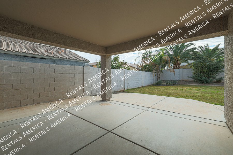 Move in Ready ~ Gilbert 3/2 with Office/Den ~ New Carpet! property image