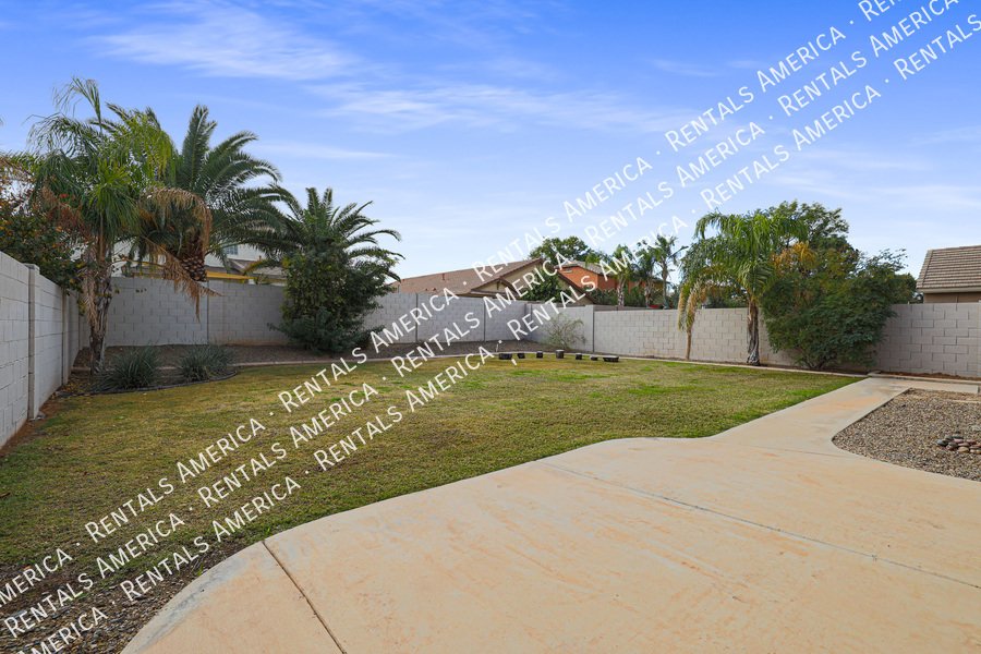 Move in Ready ~ Gilbert 3/2 with Office/Den ~ New Carpet! property image