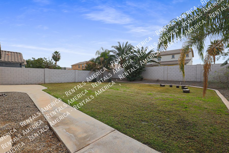 Move in Ready ~ Gilbert 3/2 with Office/Den ~ New Carpet! property image