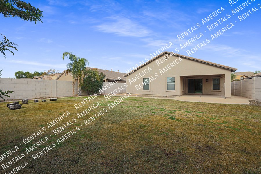 Move in Ready ~ Gilbert 3/2 with Office/Den ~ New Carpet! property image