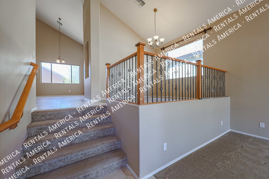 Gorgeous 4bed, 3 bath + TWO BONUS ROOMS in N Phx property image