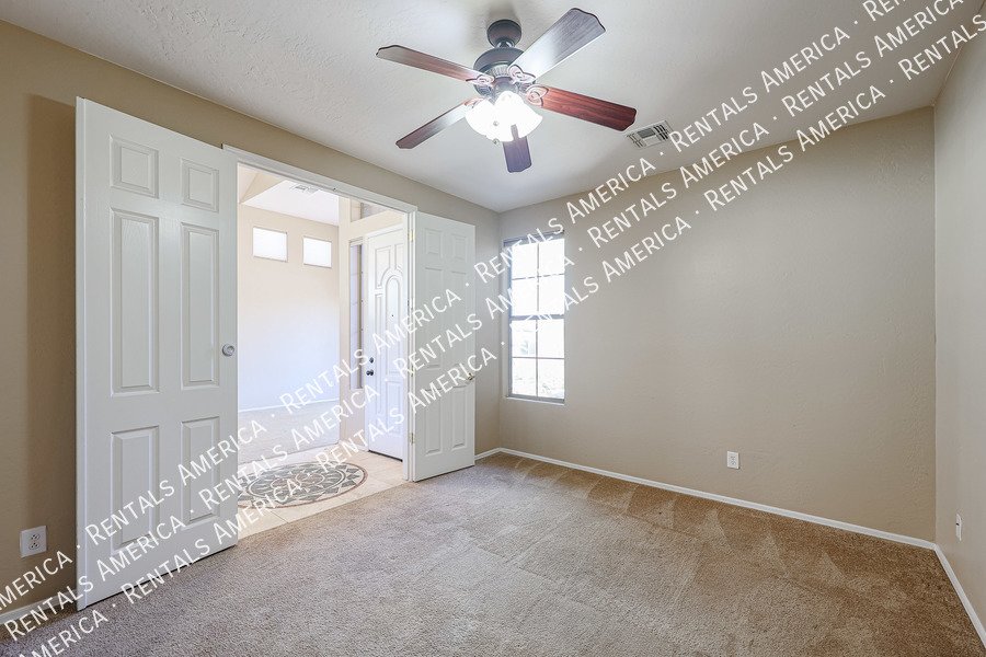 Gorgeous 4bed, 3 bath + TWO BONUS ROOMS in N Phx property image