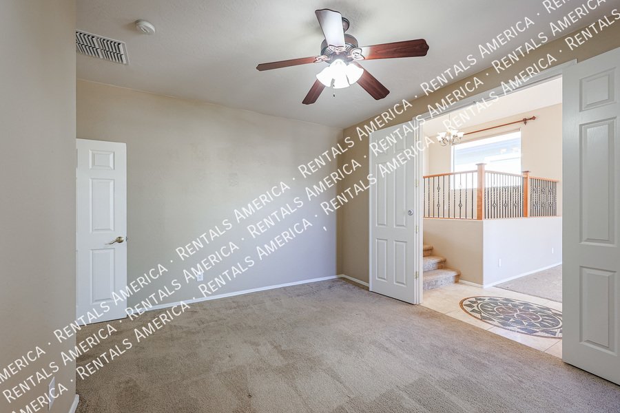Gorgeous 4bed, 3 bath + TWO BONUS ROOMS in N Phx property image
