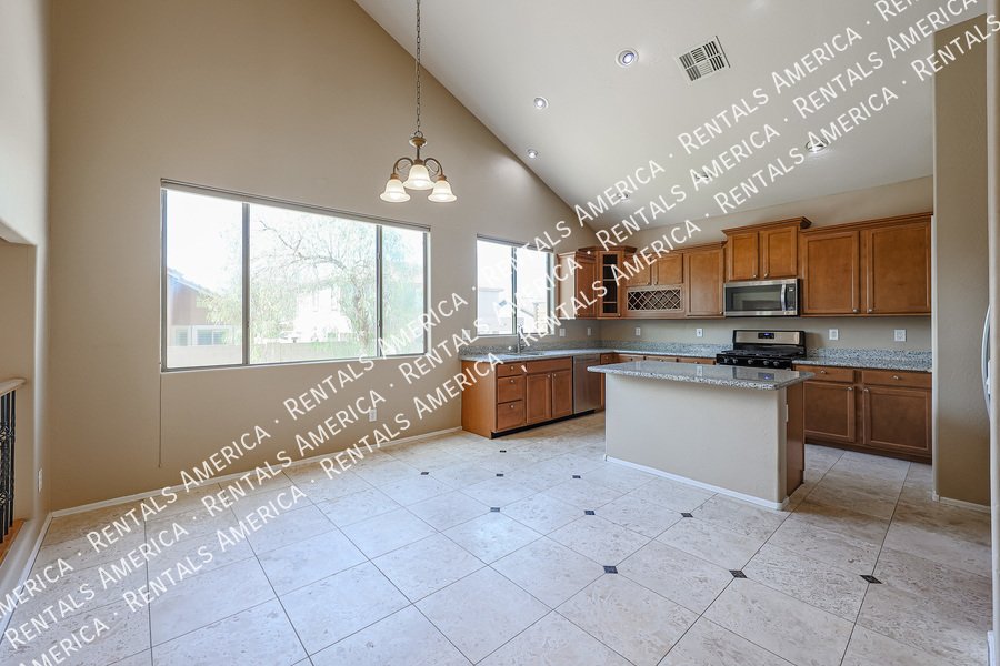 Gorgeous 4bed, 3 bath + TWO BONUS ROOMS in N Phx property image