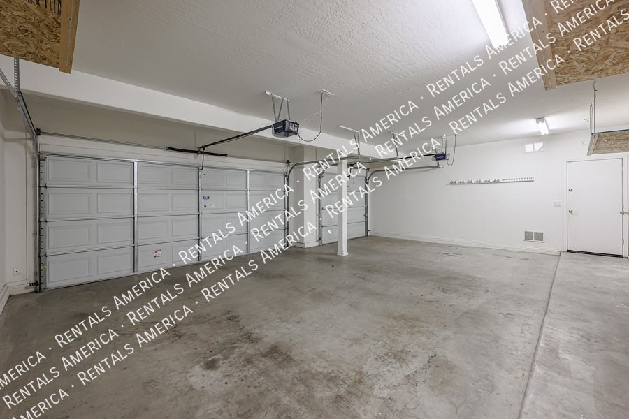 Gorgeous 4bed, 3 bath + TWO BONUS ROOMS in N Phx property image