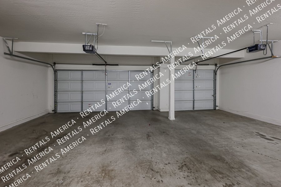 Gorgeous 4bed, 3 bath + TWO BONUS ROOMS in N Phx property image