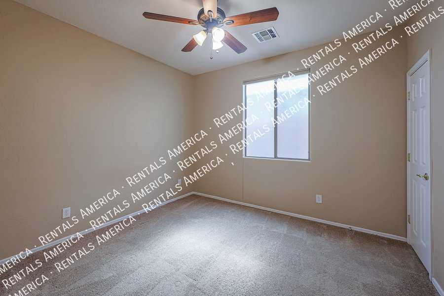 Gorgeous 4bed, 3 bath + TWO BONUS ROOMS in N Phx property image