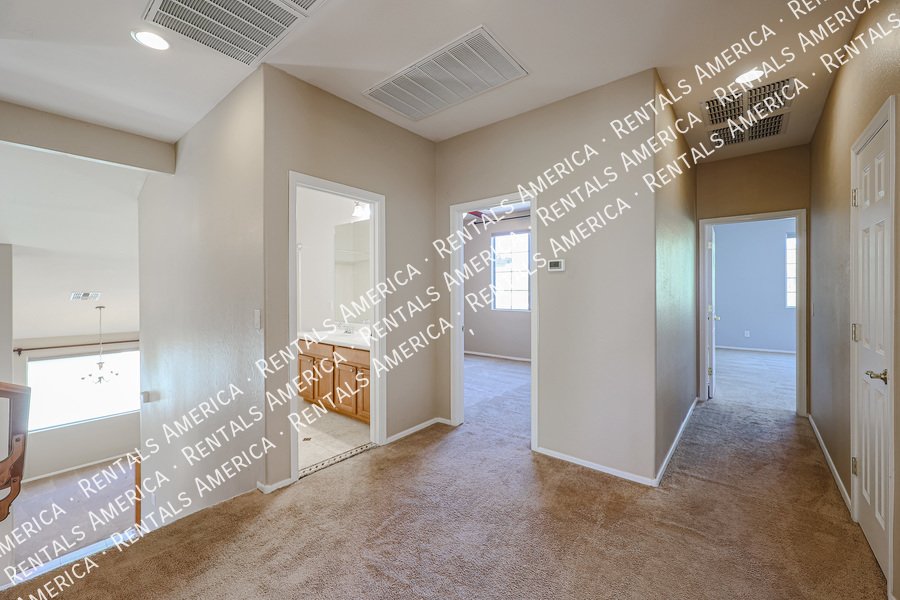 Gorgeous 4bed, 3 bath + TWO BONUS ROOMS in N Phx property image