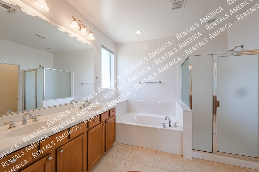Gorgeous 4bed, 3 bath + TWO BONUS ROOMS in N Phx property image