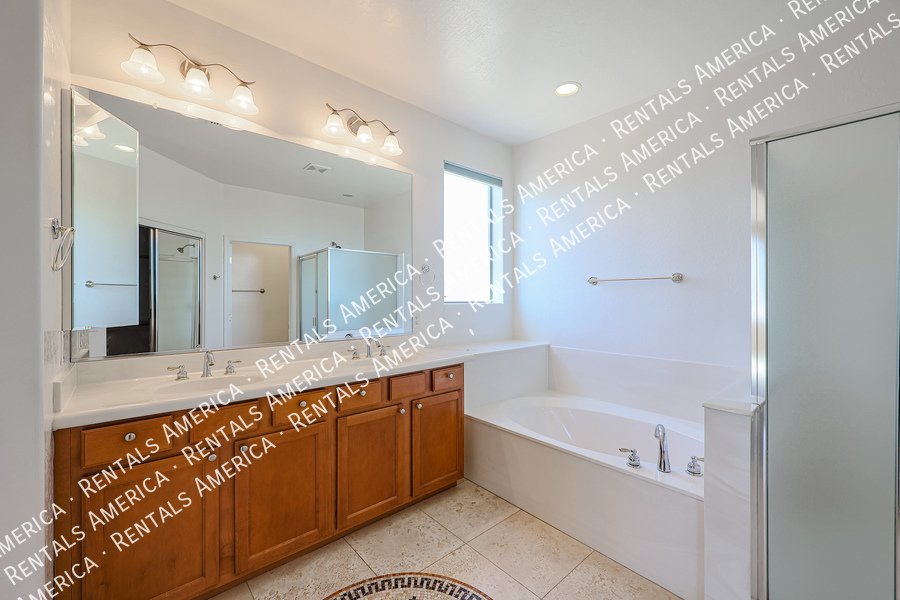 Gorgeous 4bed, 3 bath + TWO BONUS ROOMS in N Phx property image