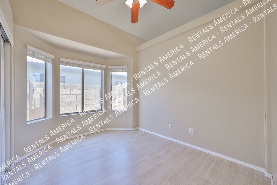 Availalbe! 4 Bed 3 Bath 2 Bonus Rooms Pool! property image