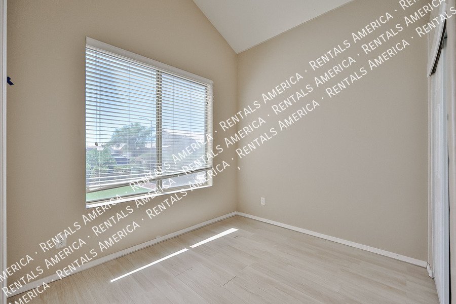 Availalbe! 4 Bed 3 Bath 2 Bonus Rooms Pool! property image