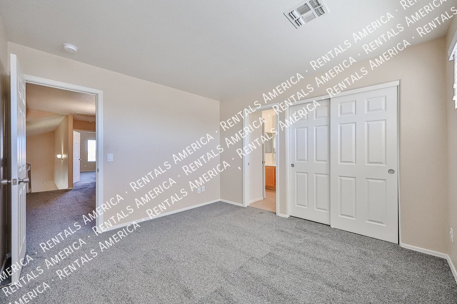 Availalbe! 4 Bed 3 Bath 2 Bonus Rooms Pool! property image