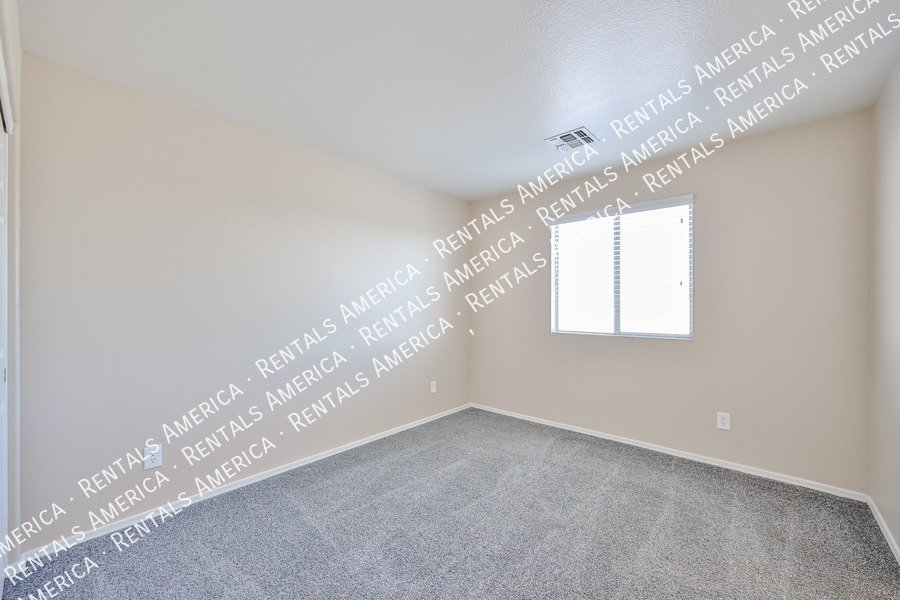 Availalbe! 4 Bed 3 Bath 2 Bonus Rooms Pool! property image