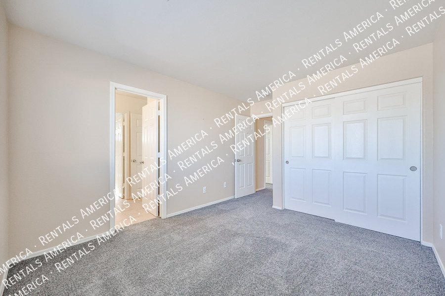 Availalbe! 4 Bed 3 Bath 2 Bonus Rooms Pool! property image