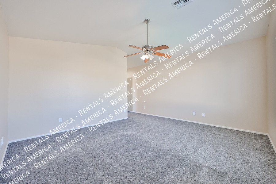 Availalbe! 4 Bed 3 Bath 2 Bonus Rooms Pool! property image