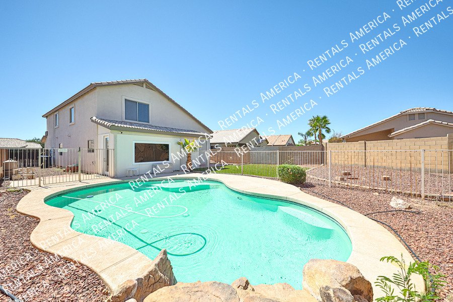 Availalbe! 4 Bed 3 Bath 2 Bonus Rooms Pool! property image