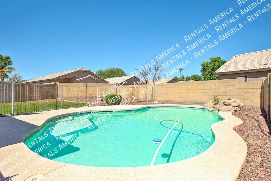 Availalbe! 4 Bed 3 Bath 2 Bonus Rooms Pool! property image