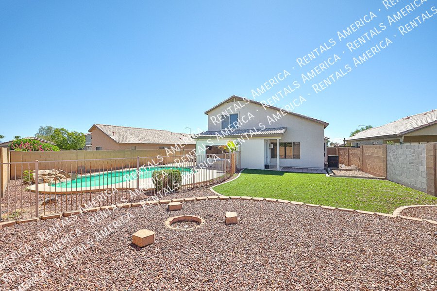 Availalbe! 4 Bed 3 Bath 2 Bonus Rooms Pool! property image