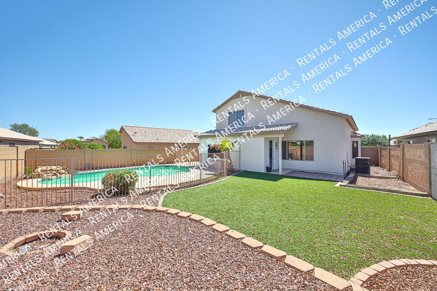 Availalbe! 4 Bed 3 Bath 2 Bonus Rooms Pool! property image