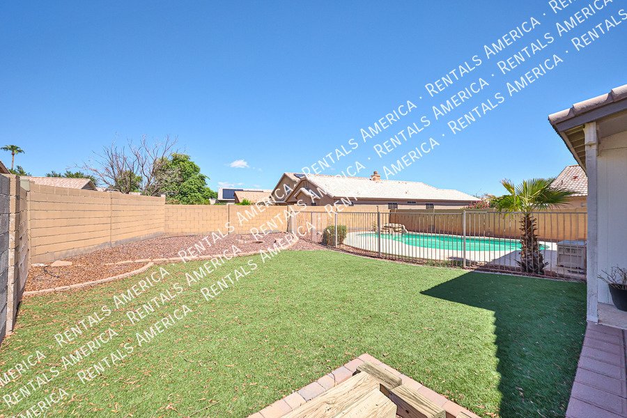 Availalbe! 4 Bed 3 Bath 2 Bonus Rooms Pool! property image