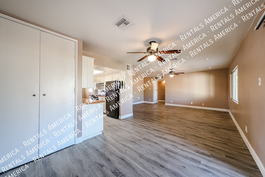 Available! 3 Bedroom 2 Bath Large yard in Scottsdale!! property image