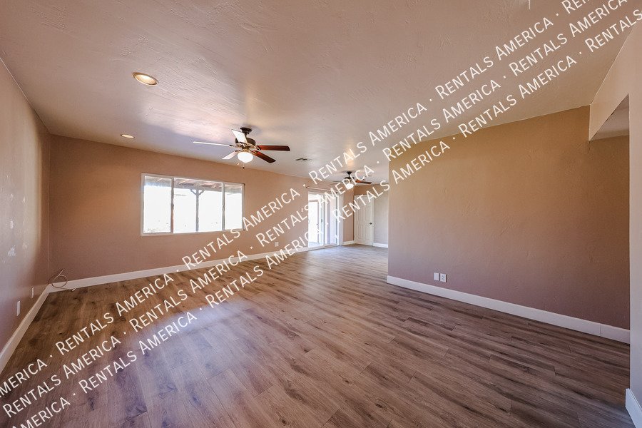 Available! 3 Bedroom 2 Bath Large yard in Scottsdale!! property image